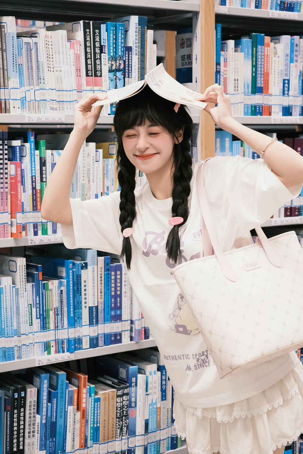 YiTuYu艺图语 Vol.9550 Xia Yu Xiao Nian (18P)