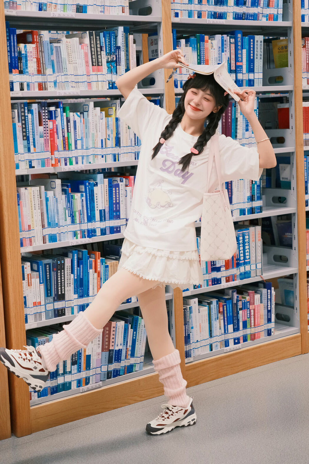 YiTuYu艺图语 Vol.9550 Xia Yu Xiao Nian (18P)
