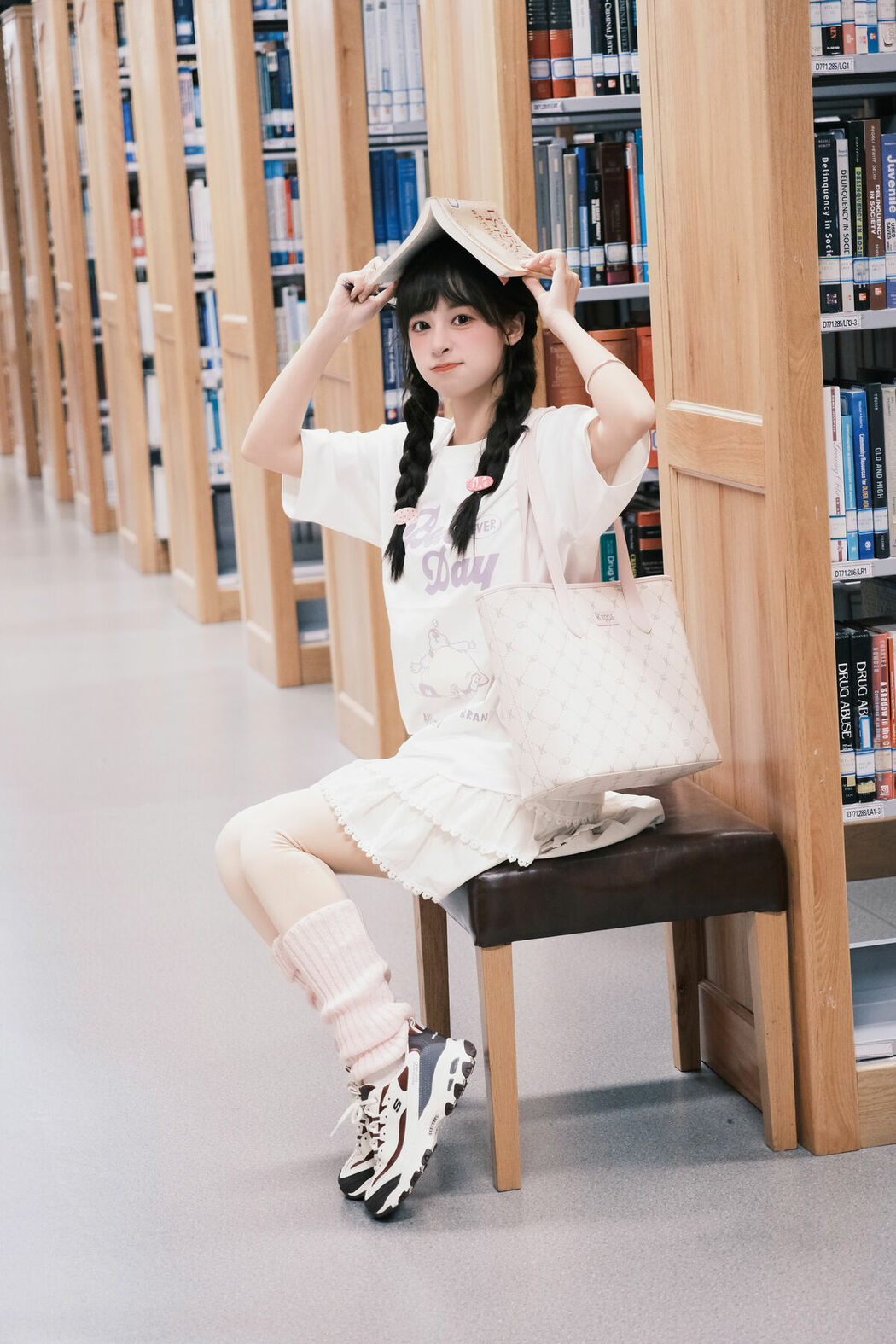YiTuYu艺图语 Vol.9550 Xia Yu Xiao Nian (18P)