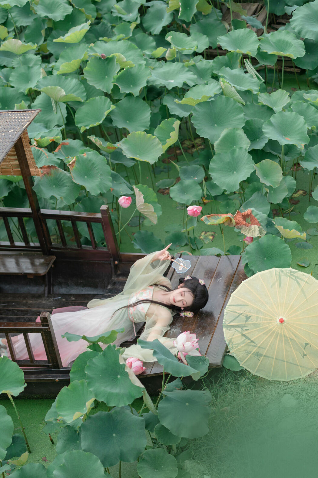 YiTuYu艺图语 Vol.9556 Chi Yan Zai Zhe Li (16P)