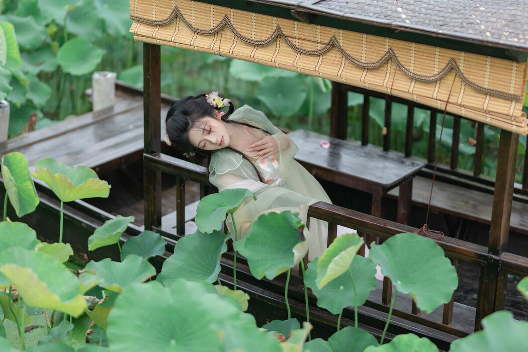 YiTuYu艺图语 Vol.9556 Chi Yan Zai Zhe Li (16P)