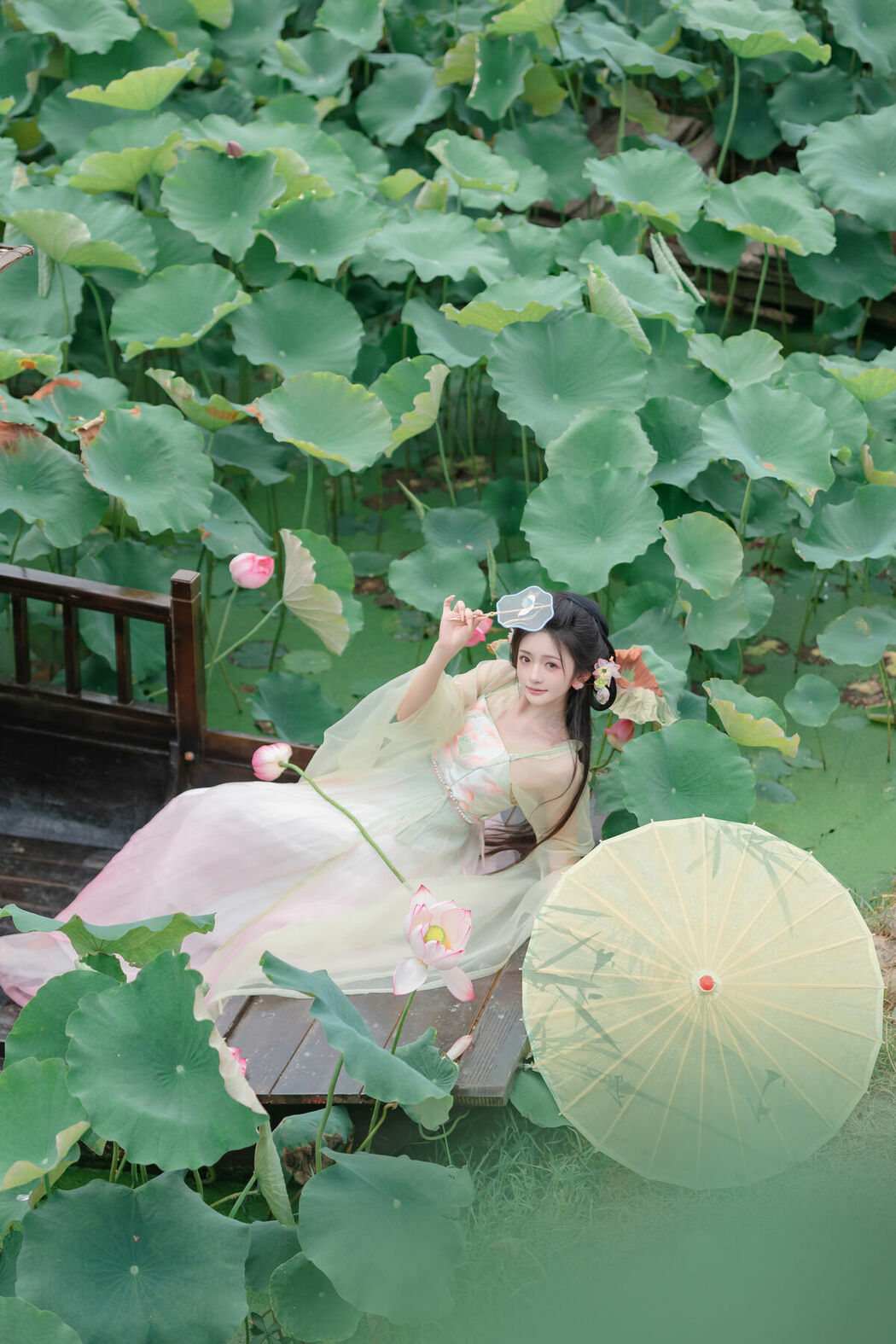 YiTuYu艺图语 Vol.9556 Chi Yan Zai Zhe Li (16P)