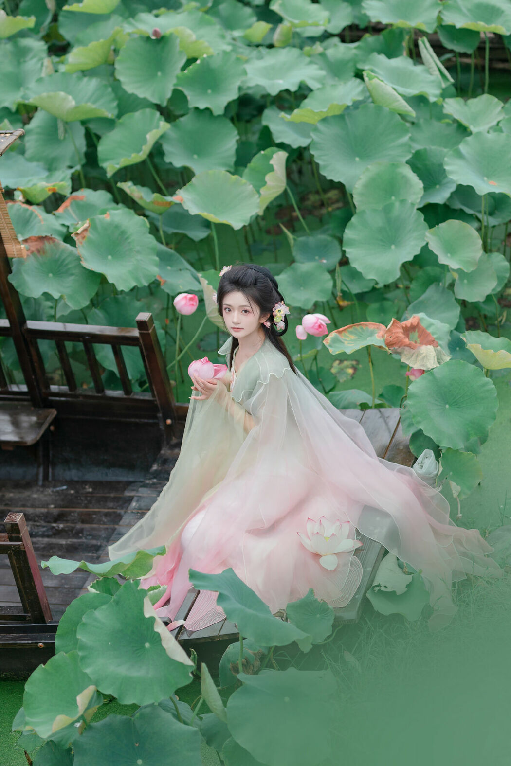 YiTuYu艺图语 Vol.9556 Chi Yan Zai Zhe Li (16P)