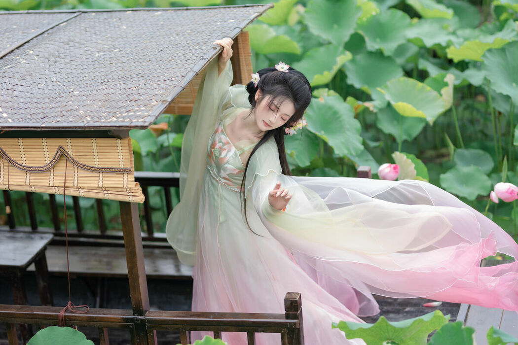 YiTuYu艺图语 Vol.9556 Chi Yan Zai Zhe Li (16P)