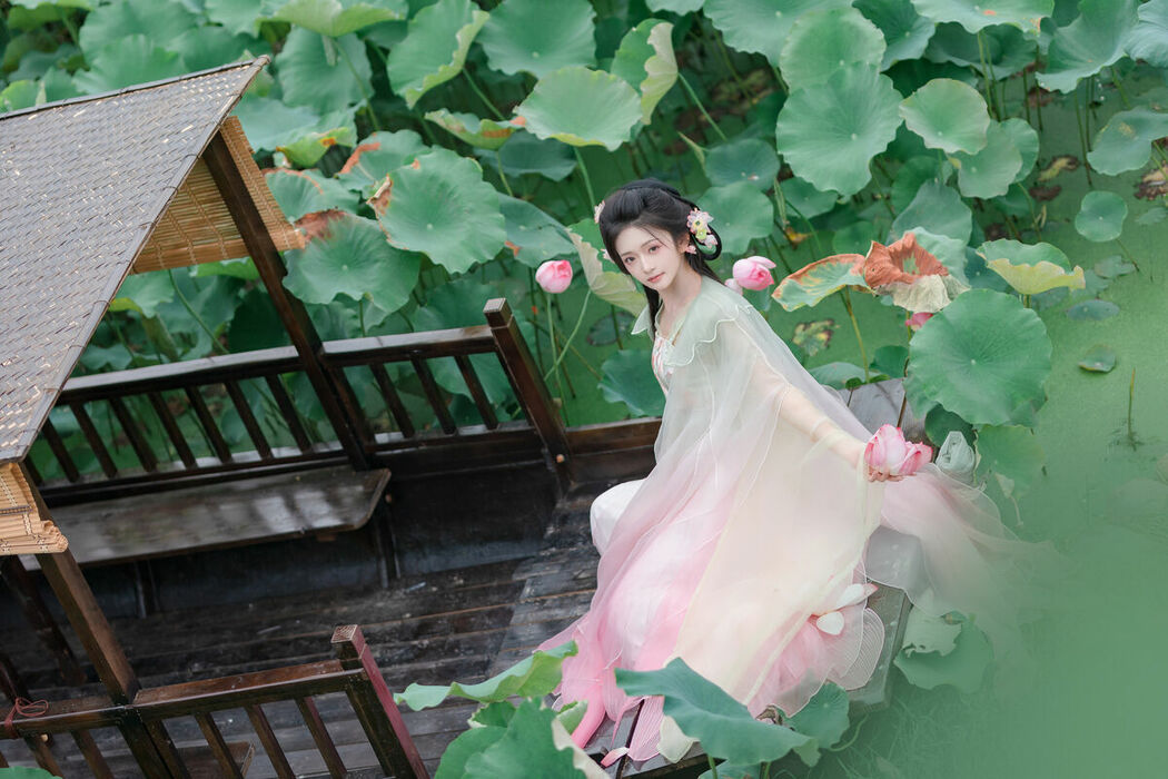 YiTuYu艺图语 Vol.9556 Chi Yan Zai Zhe Li (16P)