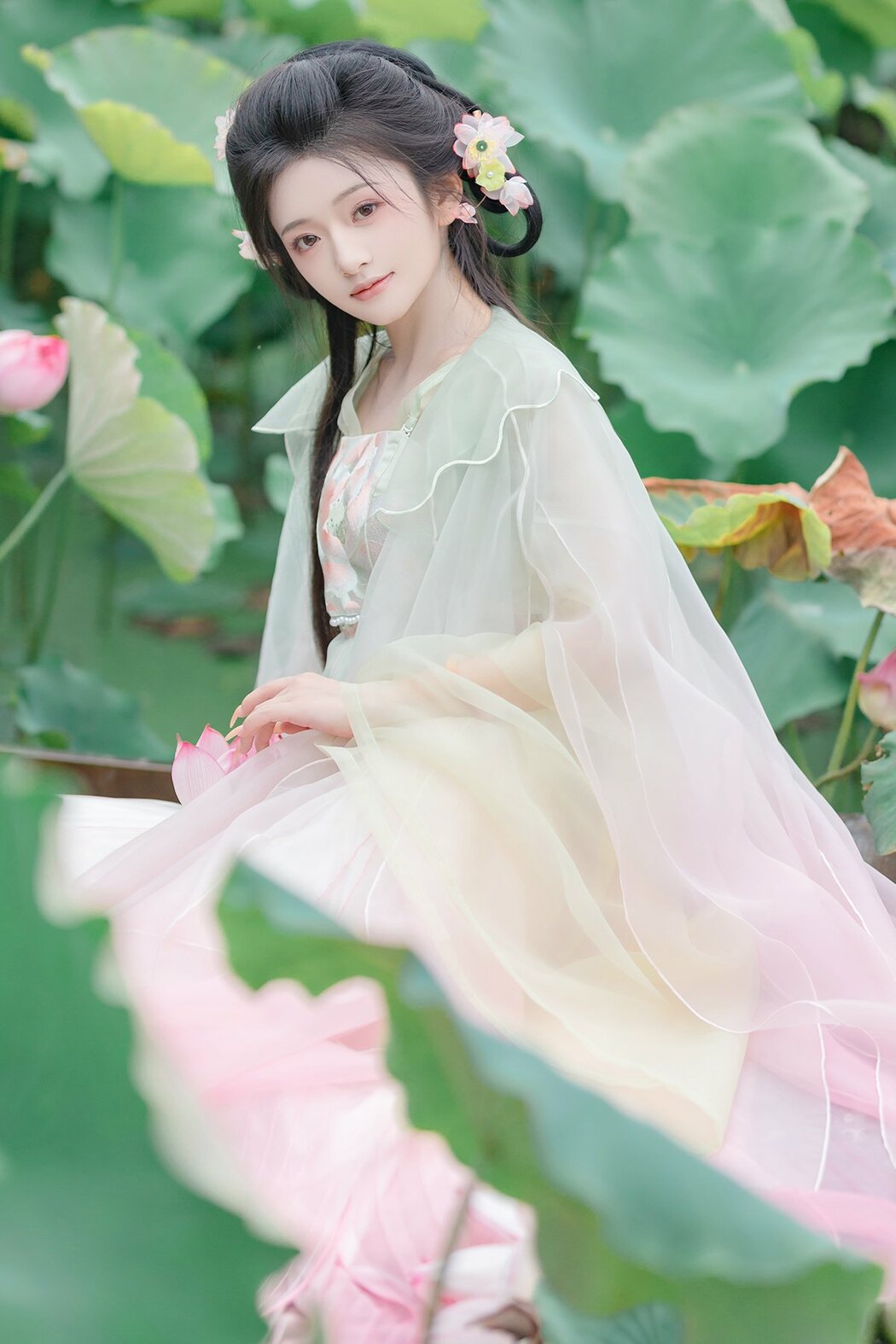 YiTuYu艺图语 Vol.9556 Chi Yan Zai Zhe Li (16P) Cover Photo