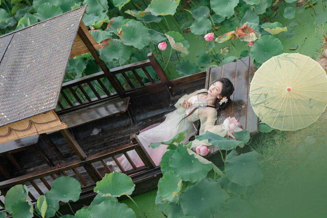 YiTuYu艺图语 Vol.9556 Chi Yan Zai Zhe Li (16P)