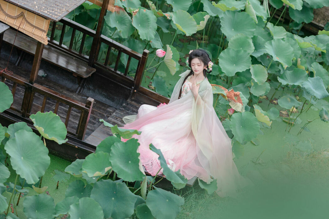YiTuYu艺图语 Vol.9556 Chi Yan Zai Zhe Li (16P)