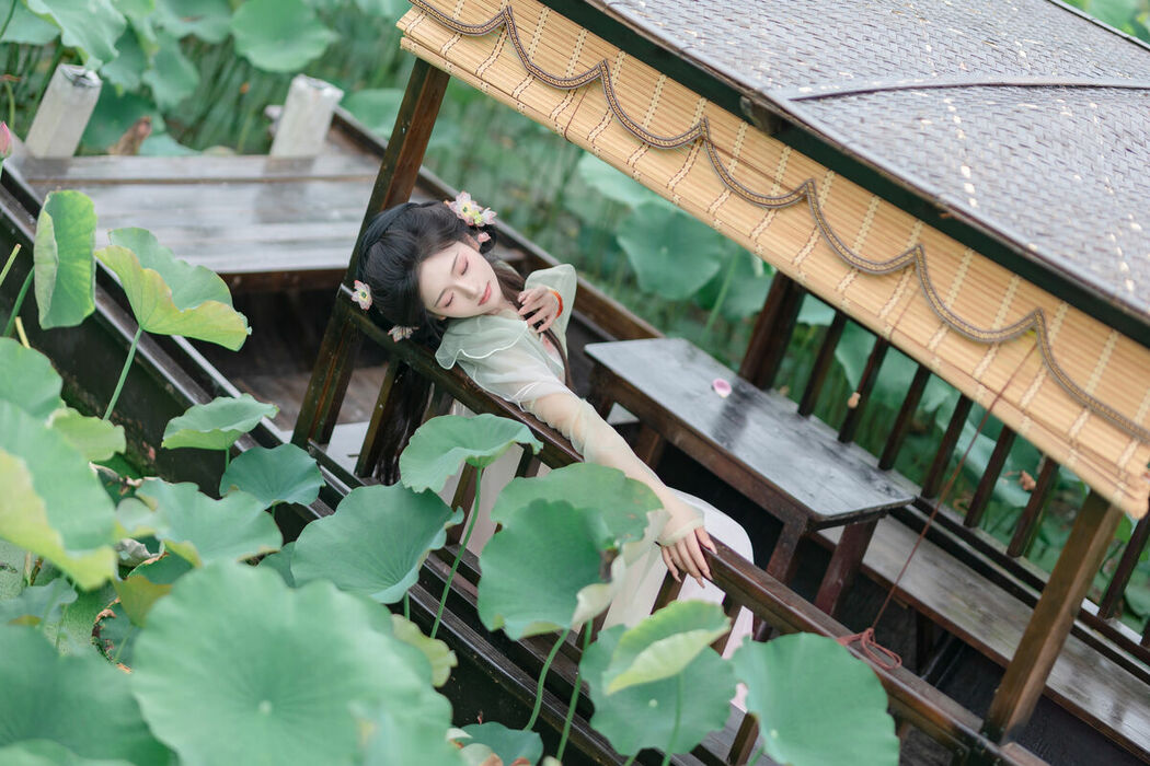 YiTuYu艺图语 Vol.9556 Chi Yan Zai Zhe Li (16P)