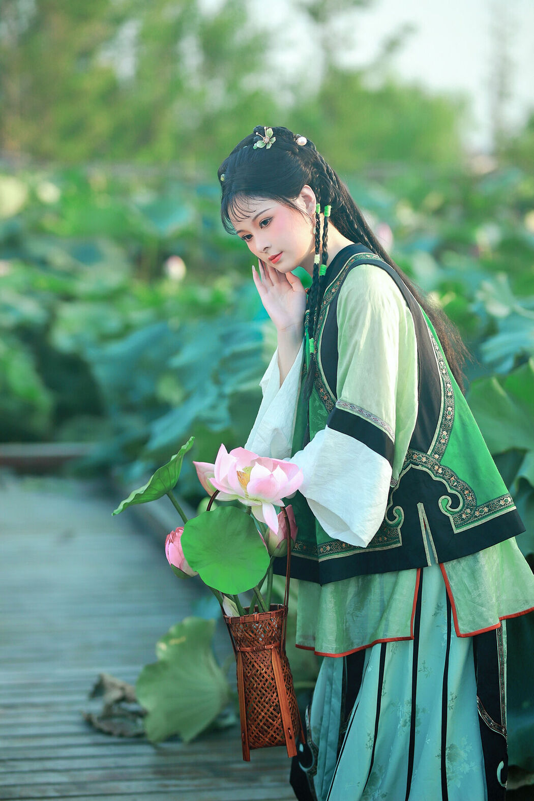 YiTuYu艺图语 Vol.9559 6161 (17P)