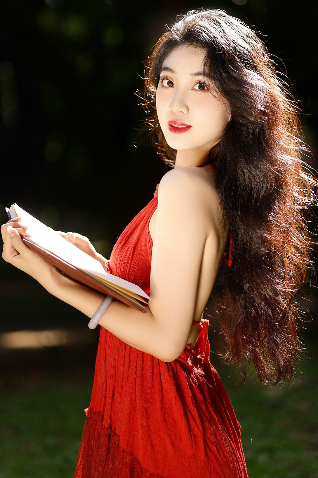YiTuYu艺图语 Vol.9562 Jue Wei Xiao Shi (16P) Cover Photo