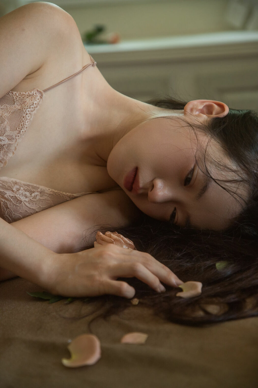 YiTuYu艺图语 Vol.9566 Cai Jing Fan (21P)