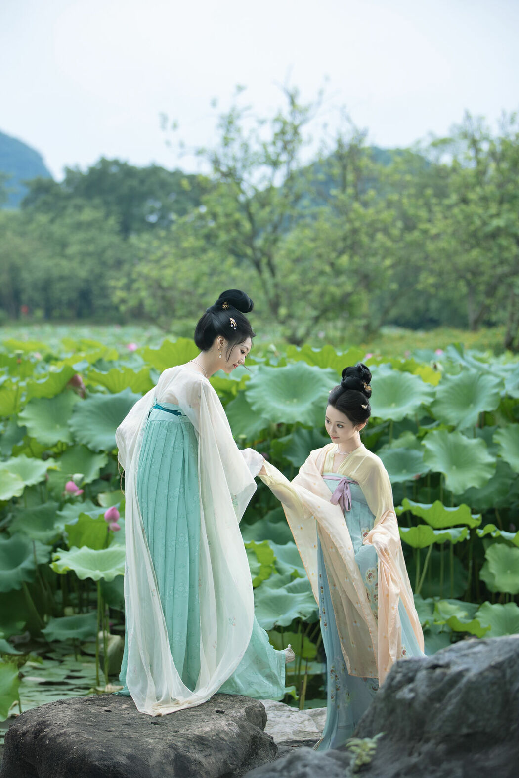 YiTuYu艺图语 Vol.9570 Jiu Shi Jiao Mei Nan A (43P)