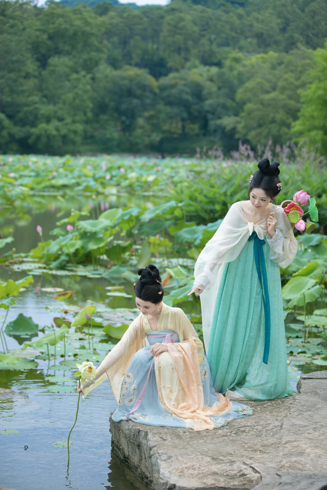 YiTuYu艺图语 Vol.9570 Jiu Shi Jiao Mei Nan A (43P)
