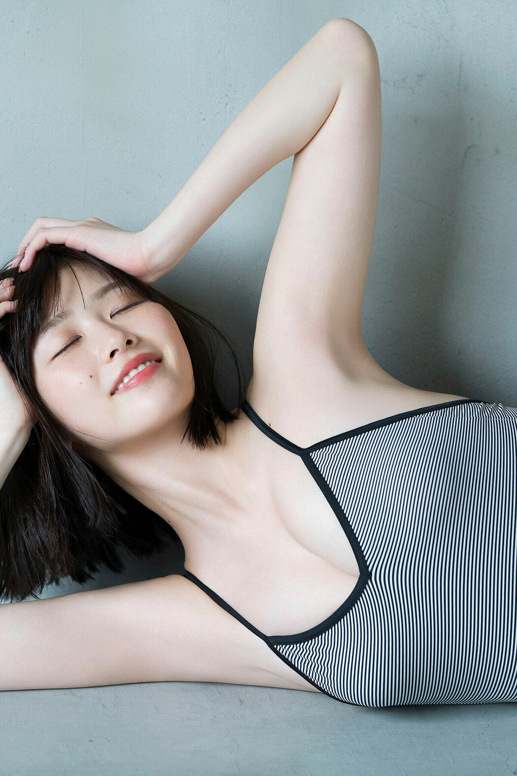 JP Yuzuha Saeki 冴木柚葉 – FLASHデジタル写真集 Lumiere (63P)