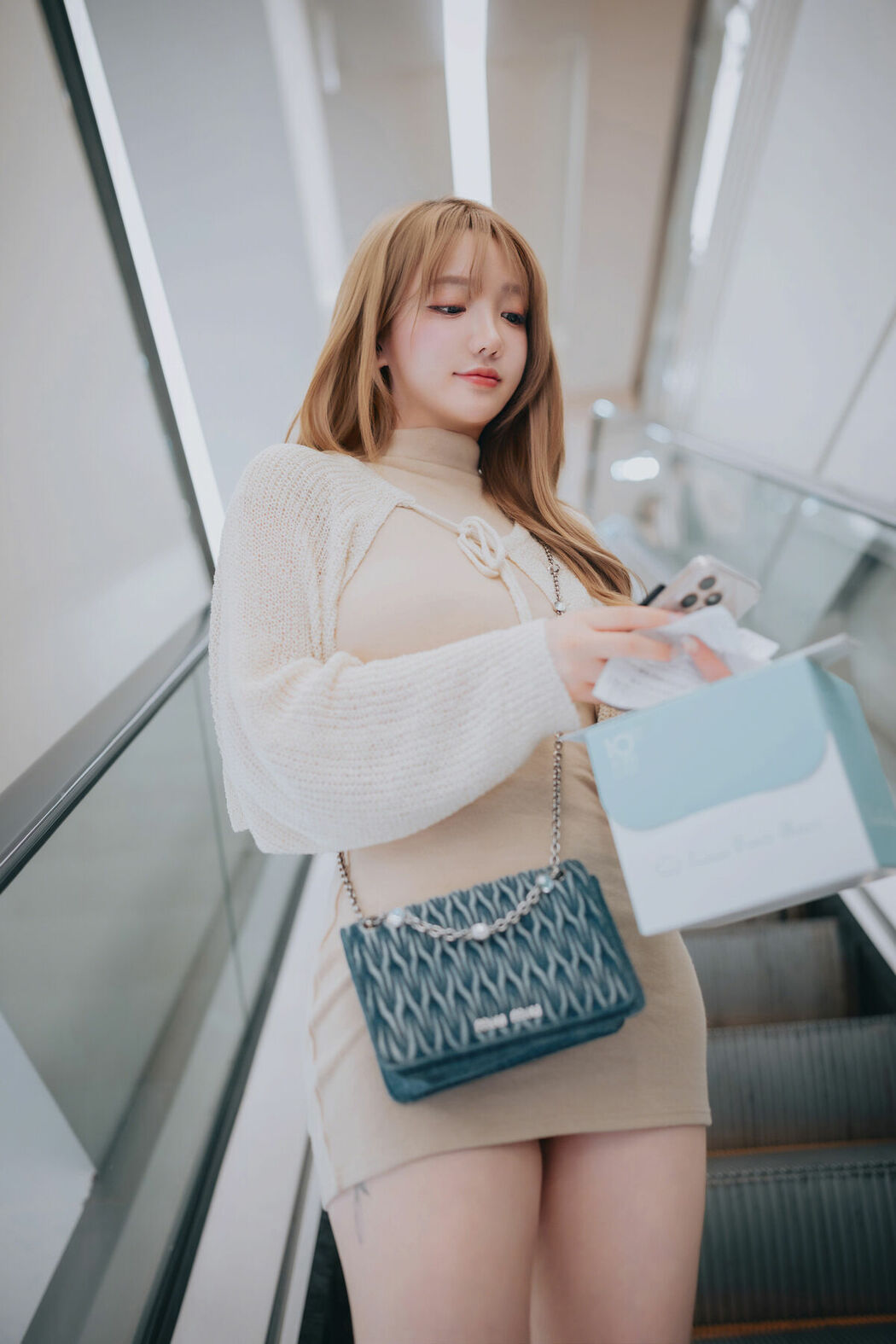 DJAWA Son Ye-Eun 손예은 &ndash; Happy Solo Birthday Part01 (64P)