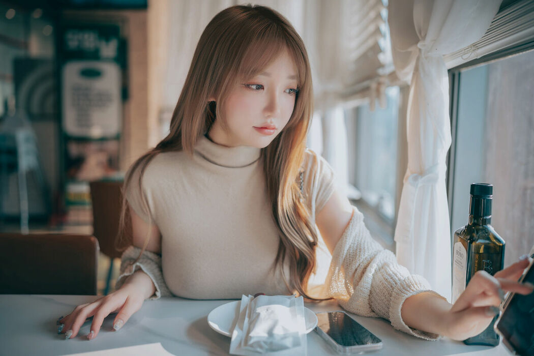 DJAWA Son Ye-Eun 손예은 &ndash; Happy Solo Birthday Part01 (64P)