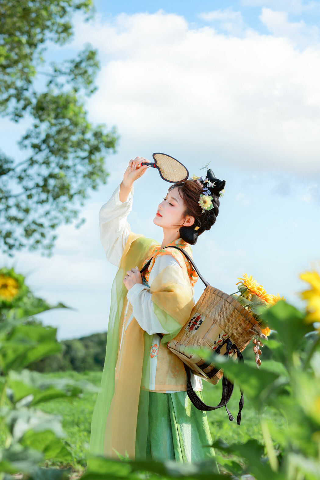 YiTuYu艺图语 Vol.9589 Dai Dai Bu Xiang Fei (17P)