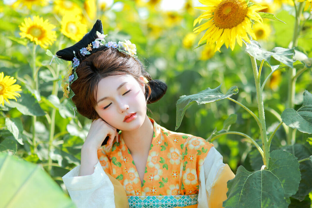 YiTuYu艺图语 Vol.9589 Dai Dai Bu Xiang Fei (17P)