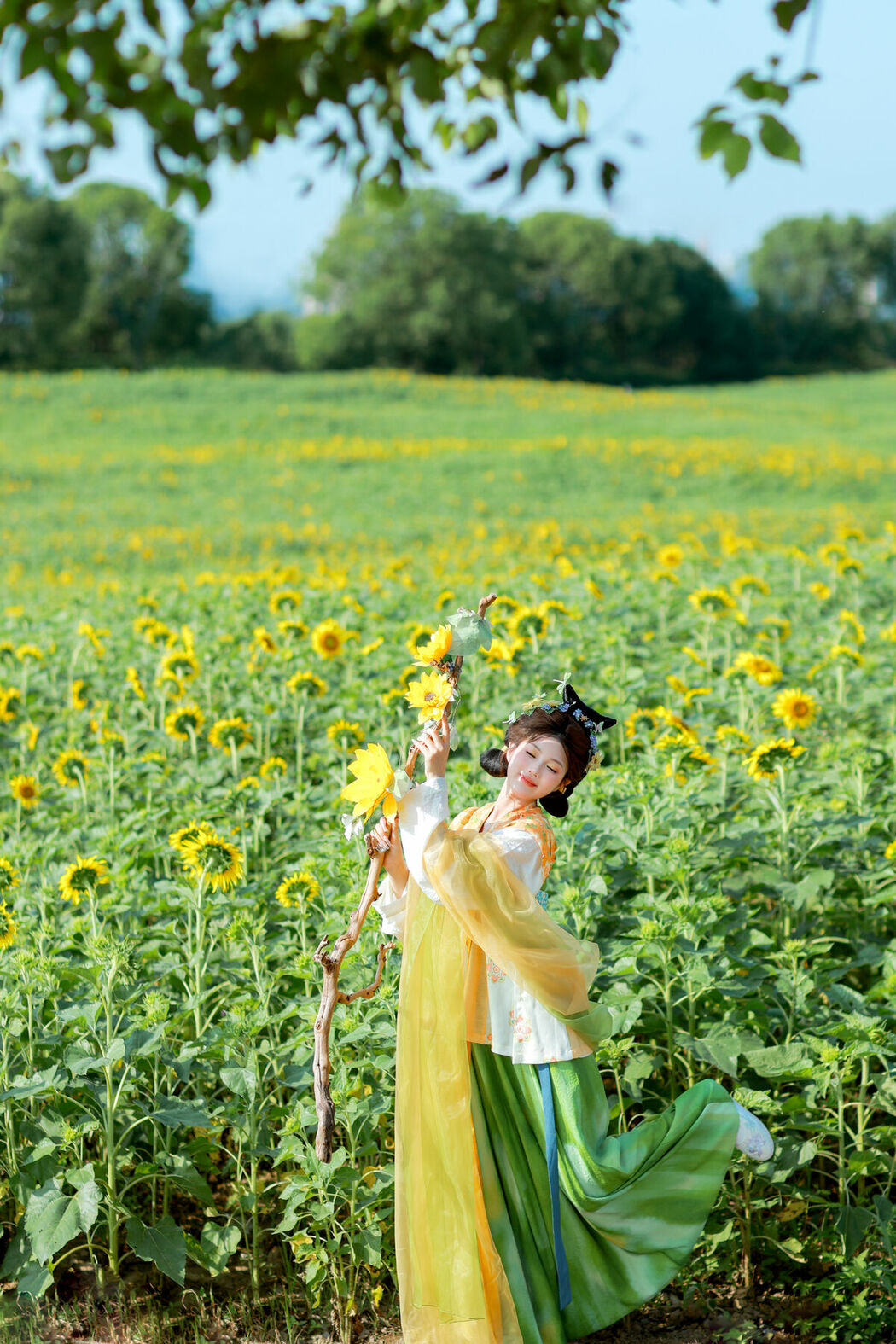 YiTuYu艺图语 Vol.9589 Dai Dai Bu Xiang Fei (17P)