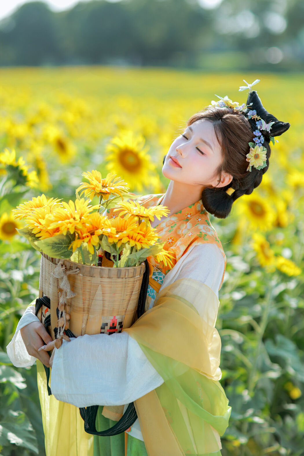 YiTuYu艺图语 Vol.9589 Dai Dai Bu Xiang Fei (17P)