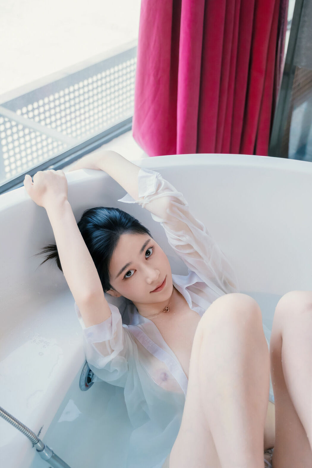 Coser@年年Nnian – 浴女 (82P)