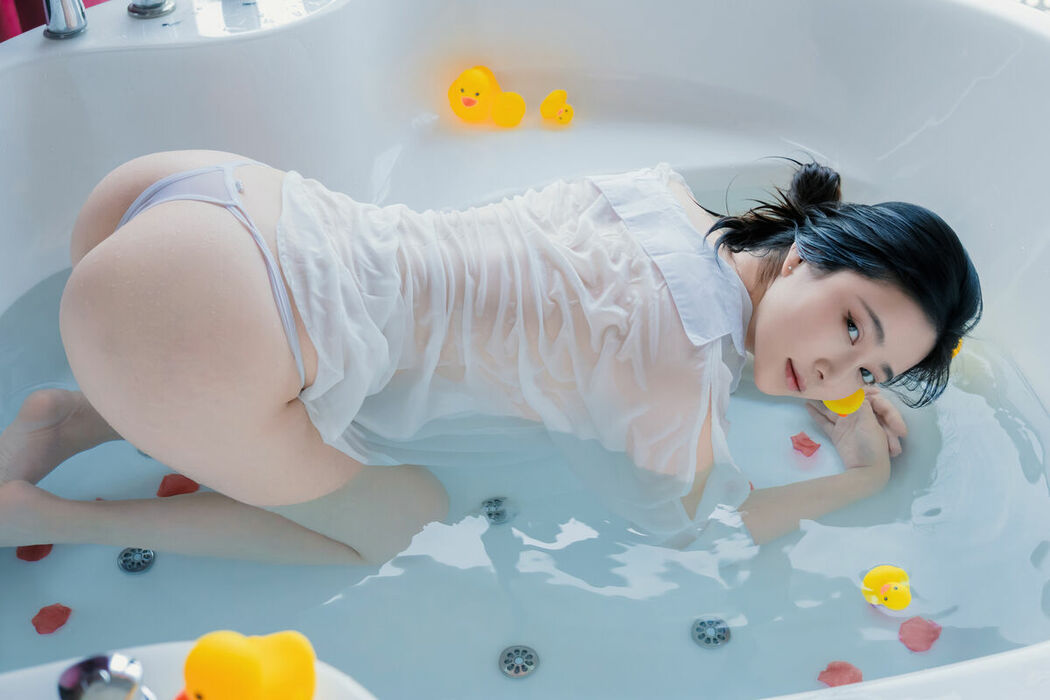 Coser@年年Nnian – 浴女 (82P)
