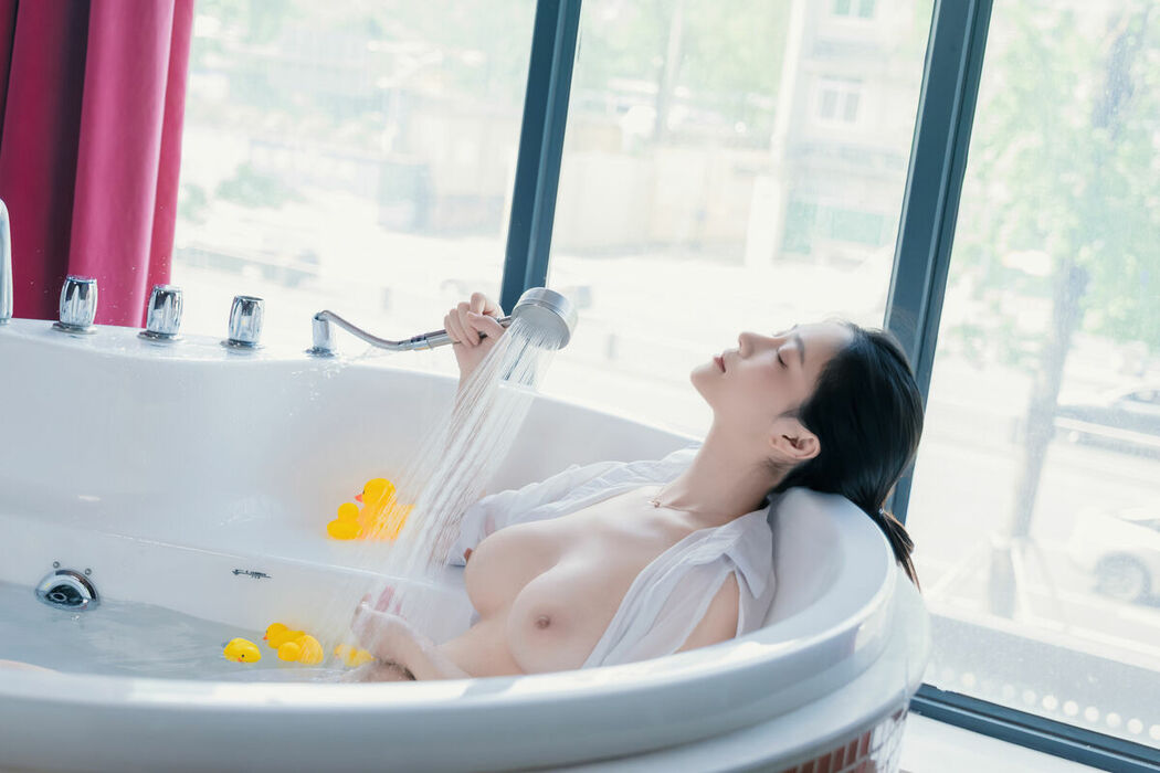 Coser@年年Nnian – 浴女 (82P)