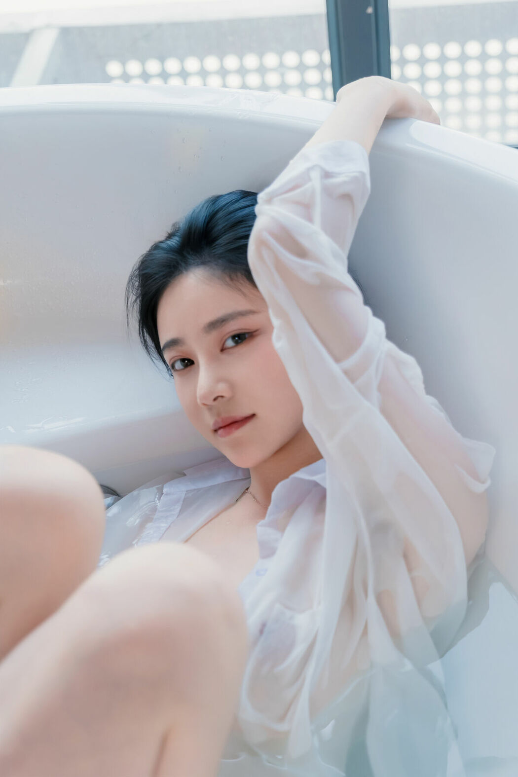 Coser@年年Nnian – 浴女 (82P)