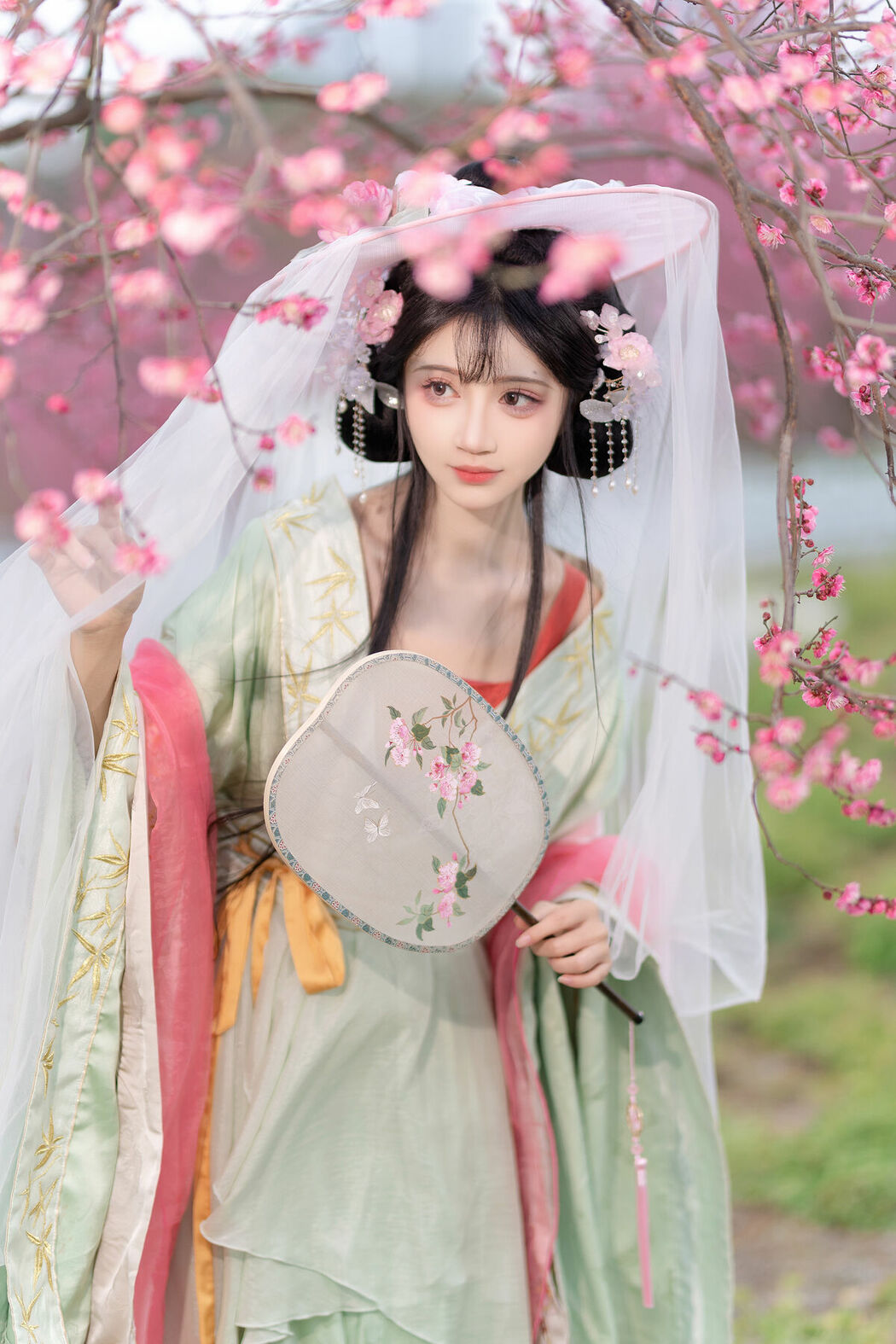 YiTuYu艺图语 Vol.9620 Qi Luo Sheng De Xiao Su Su (17P)