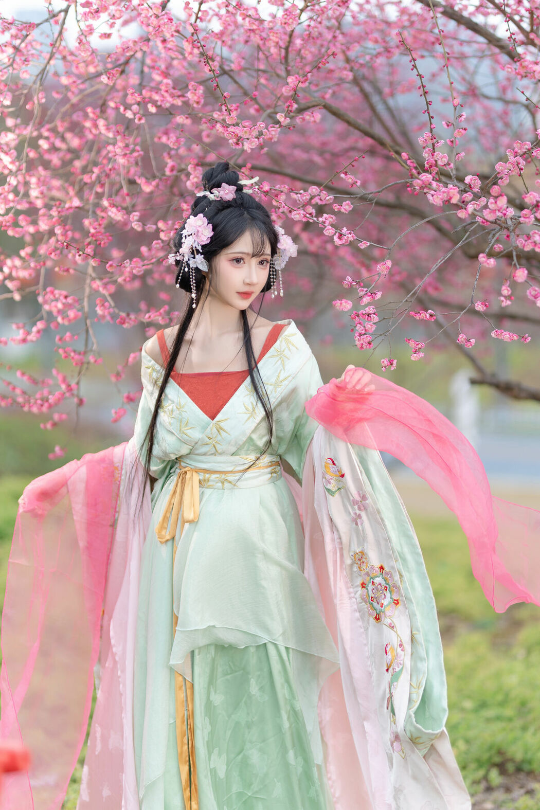 YiTuYu艺图语 Vol.9620 Qi Luo Sheng De Xiao Su Su (17P)