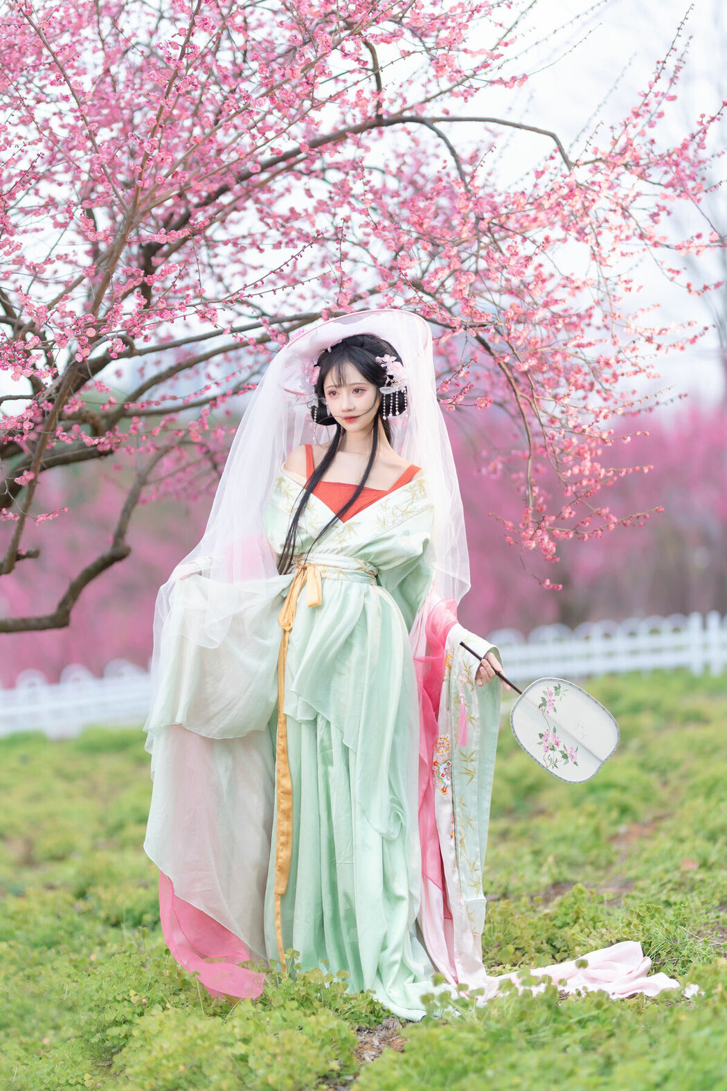 YiTuYu艺图语 Vol.9620 Qi Luo Sheng De Xiao Su Su (17P)