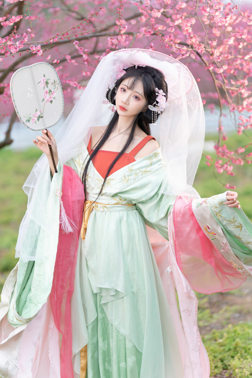 YiTuYu艺图语 Vol.9620 Qi Luo Sheng De Xiao Su Su (17P)