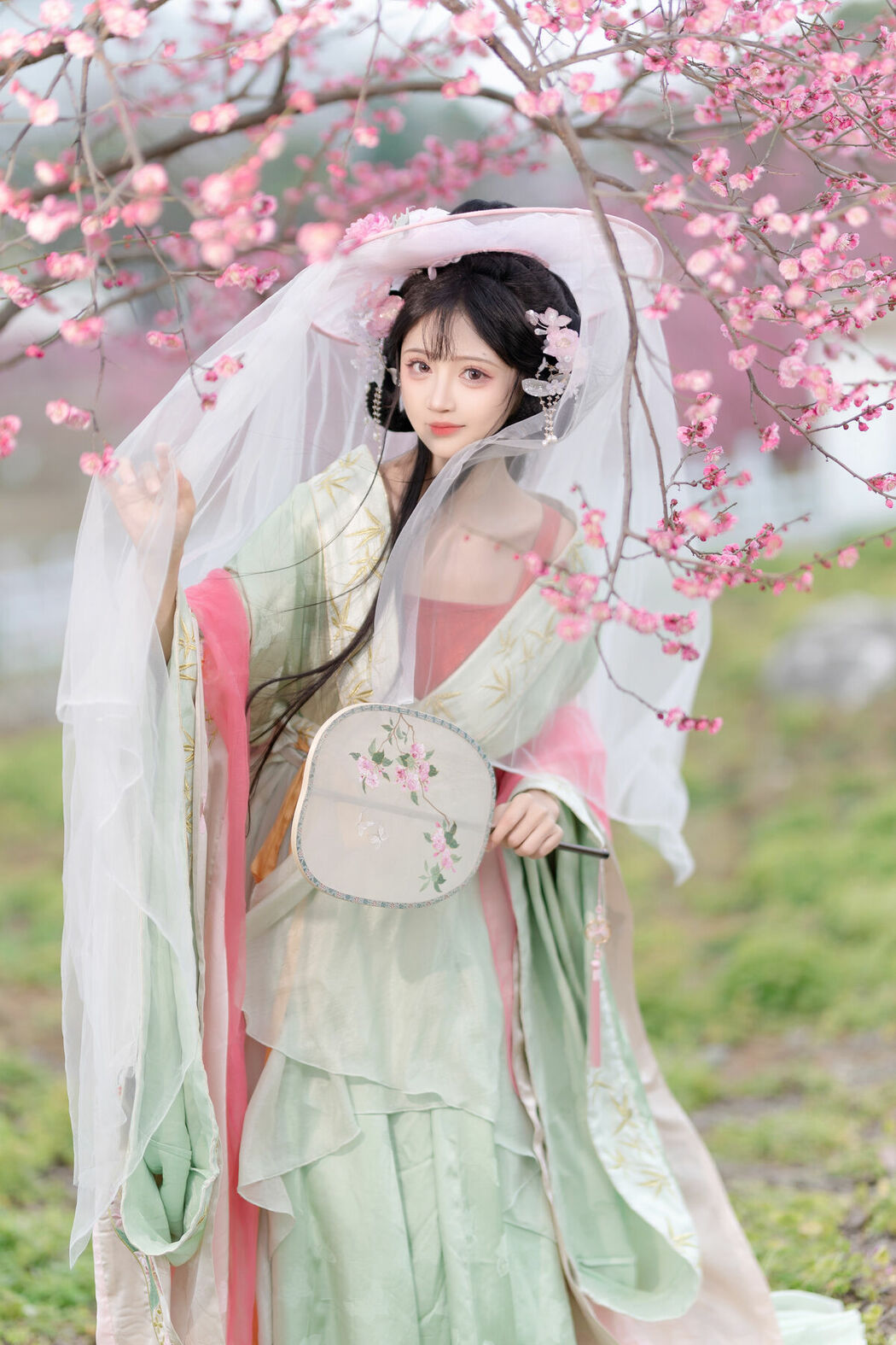 YiTuYu艺图语 Vol.9620 Qi Luo Sheng De Xiao Su Su (17P)