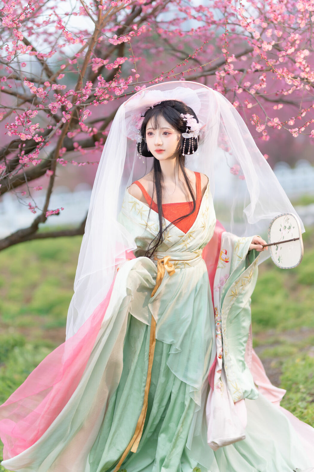 YiTuYu艺图语 Vol.9620 Qi Luo Sheng De Xiao Su Su (17P)