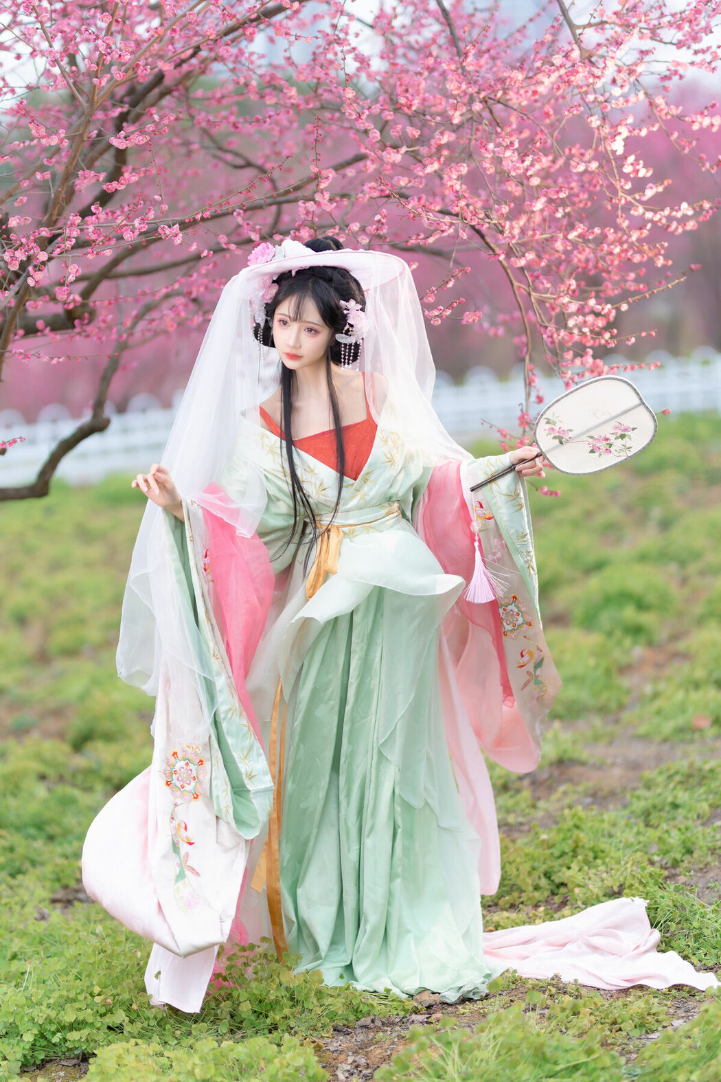 YiTuYu艺图语 Vol.9620 Qi Luo Sheng De Xiao Su Su (17P)