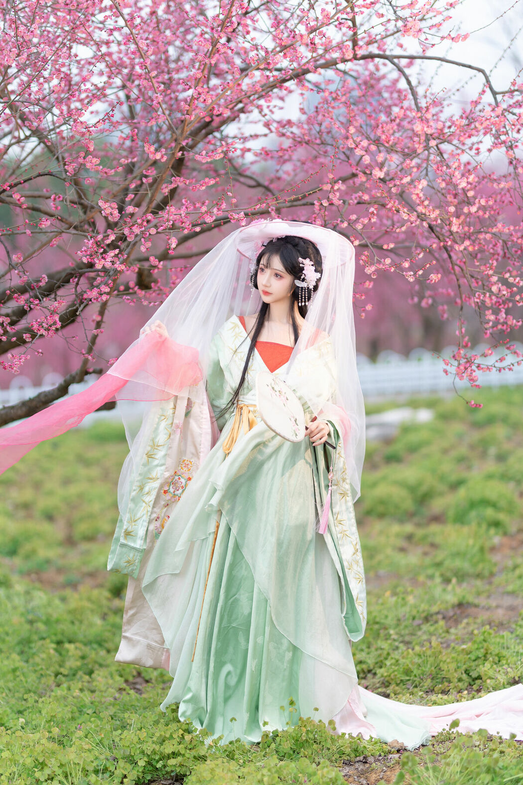 YiTuYu艺图语 Vol.9620 Qi Luo Sheng De Xiao Su Su (17P)