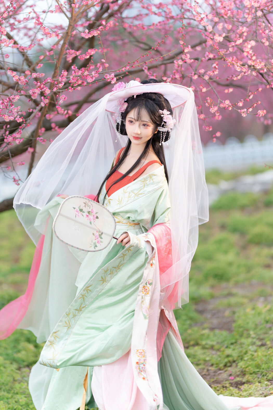 YiTuYu艺图语 Vol.9620 Qi Luo Sheng De Xiao Su Su (17P)