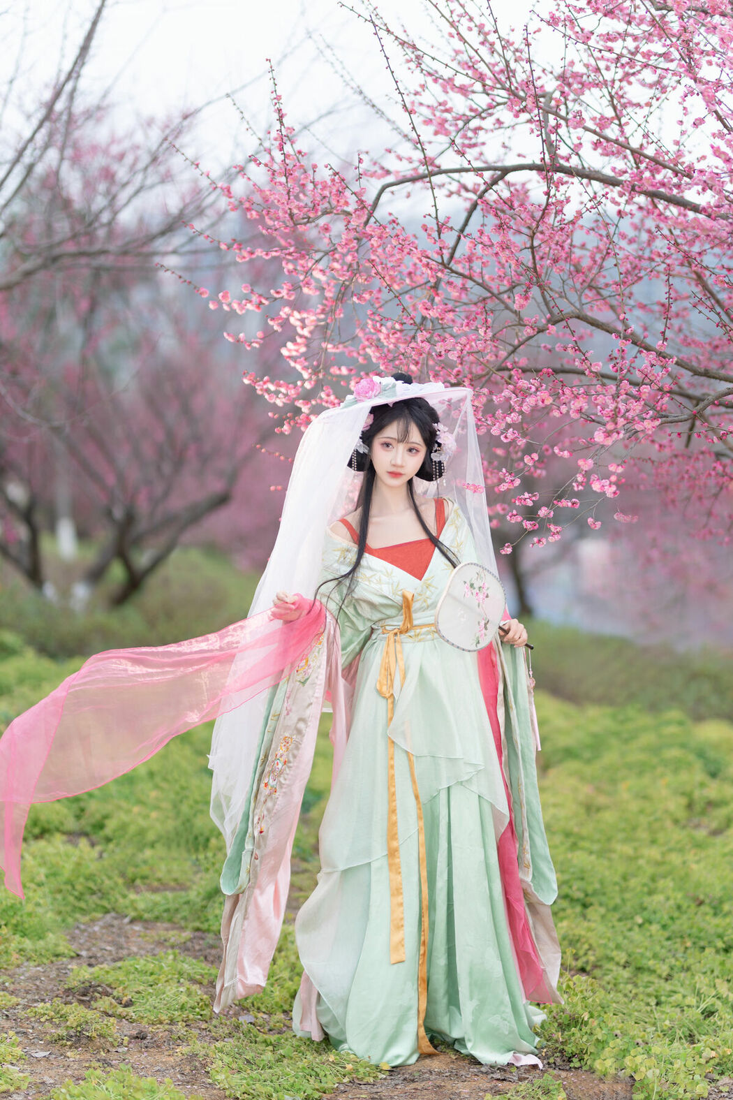 YiTuYu艺图语 Vol.9620 Qi Luo Sheng De Xiao Su Su (17P)