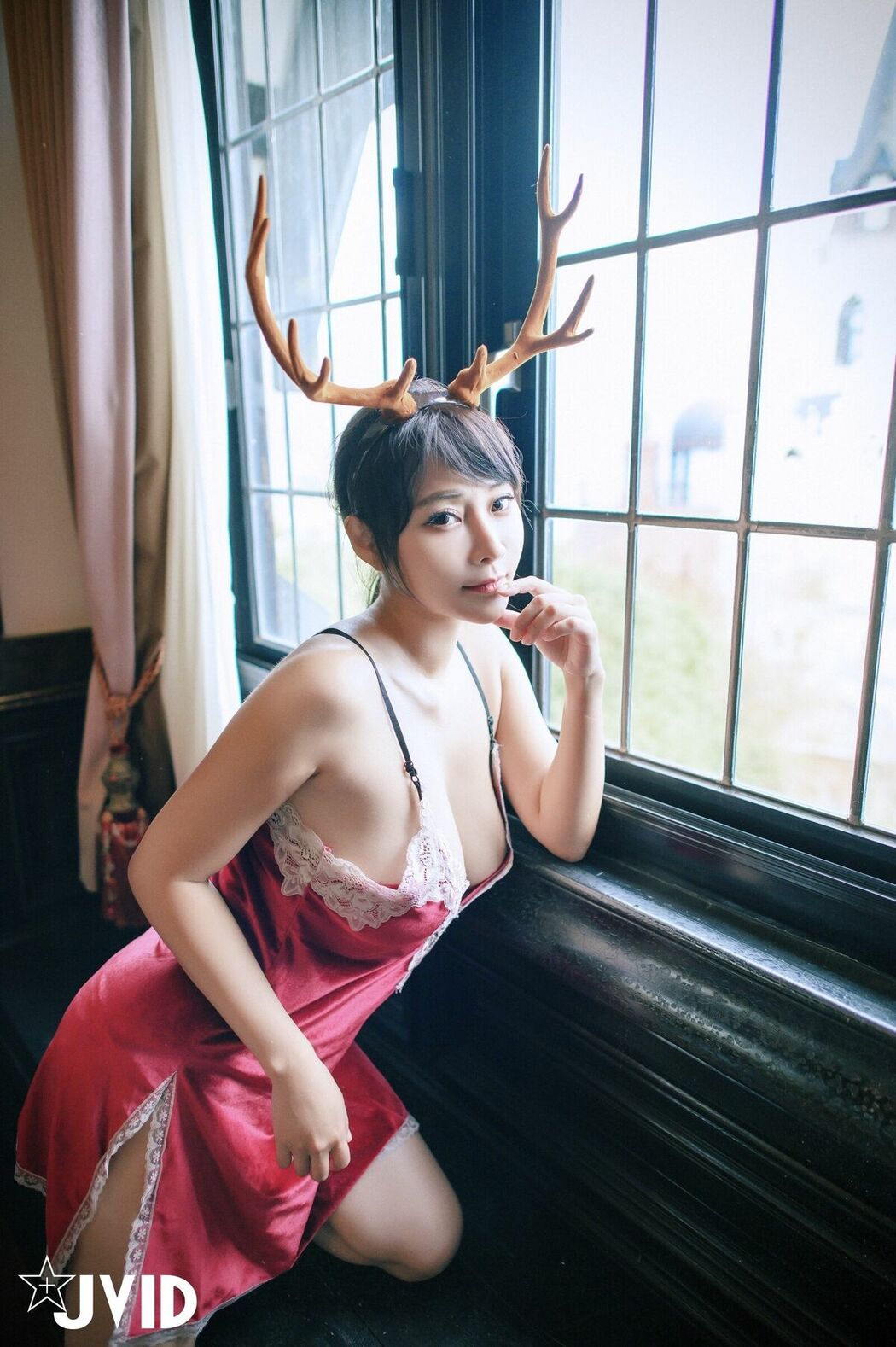 Lele 樂樂 – 全輯上空無碼 巨乳女神 樂樂－鹿角女孩的報恩 Part02 (59P)