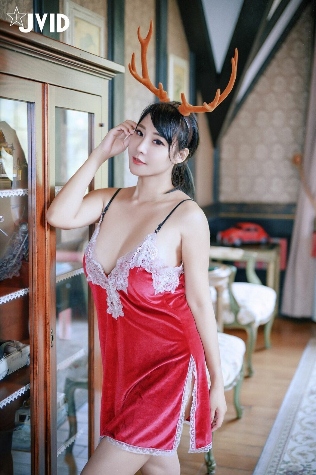 Lele 樂樂 – 全輯上空無碼 巨乳女神 樂樂－鹿角女孩的報恩 Part02 (59P)