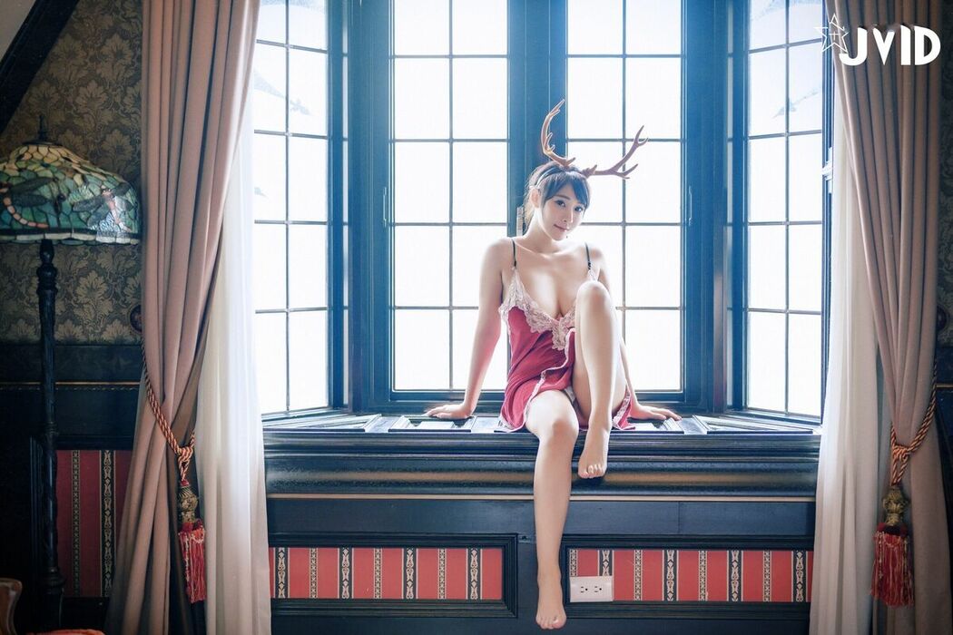 Lele 樂樂 – 全輯上空無碼 巨乳女神 樂樂－鹿角女孩的報恩 Part02 (59P)