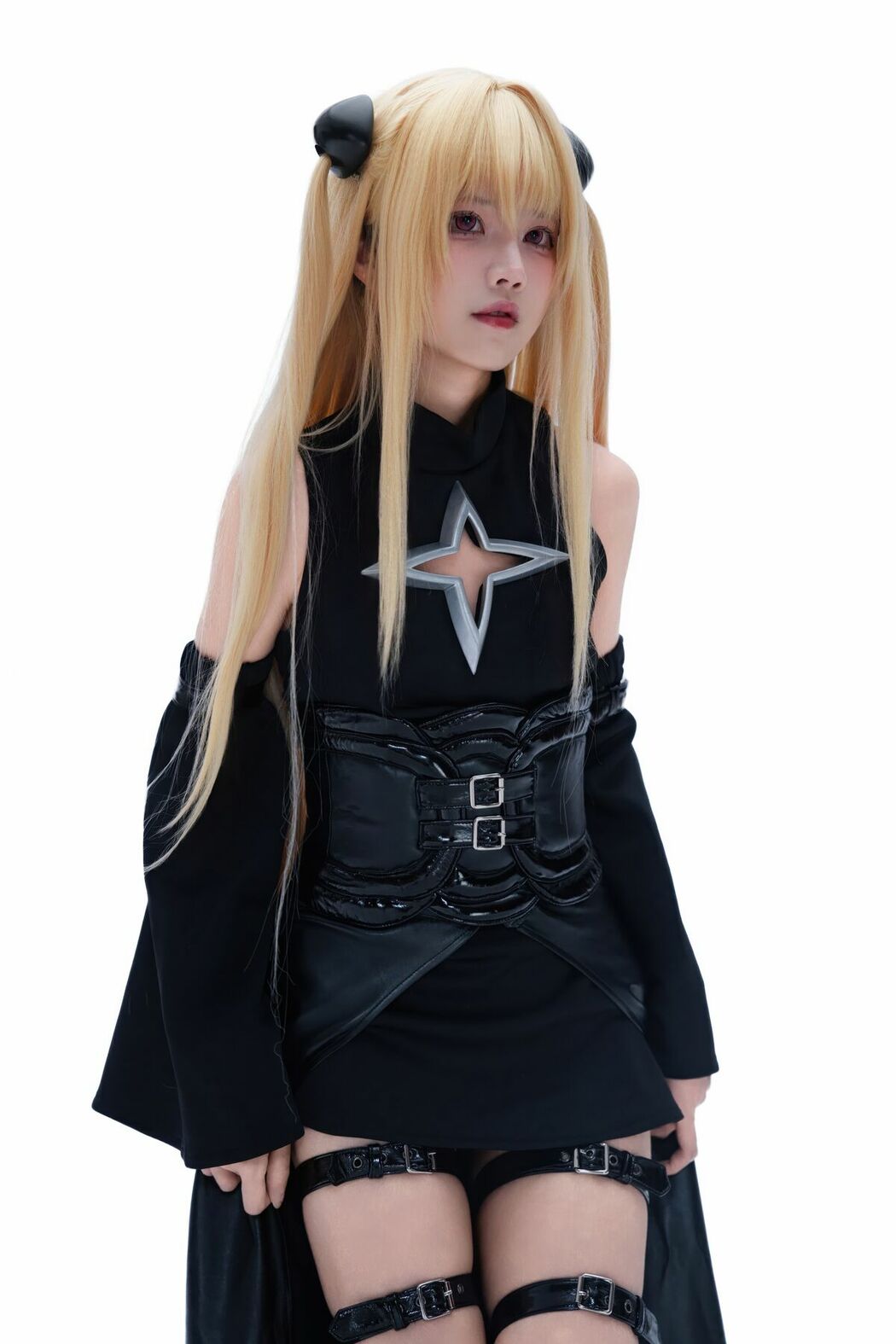 Coser@清水凪 – 出包王女 金色暗影 (39P)