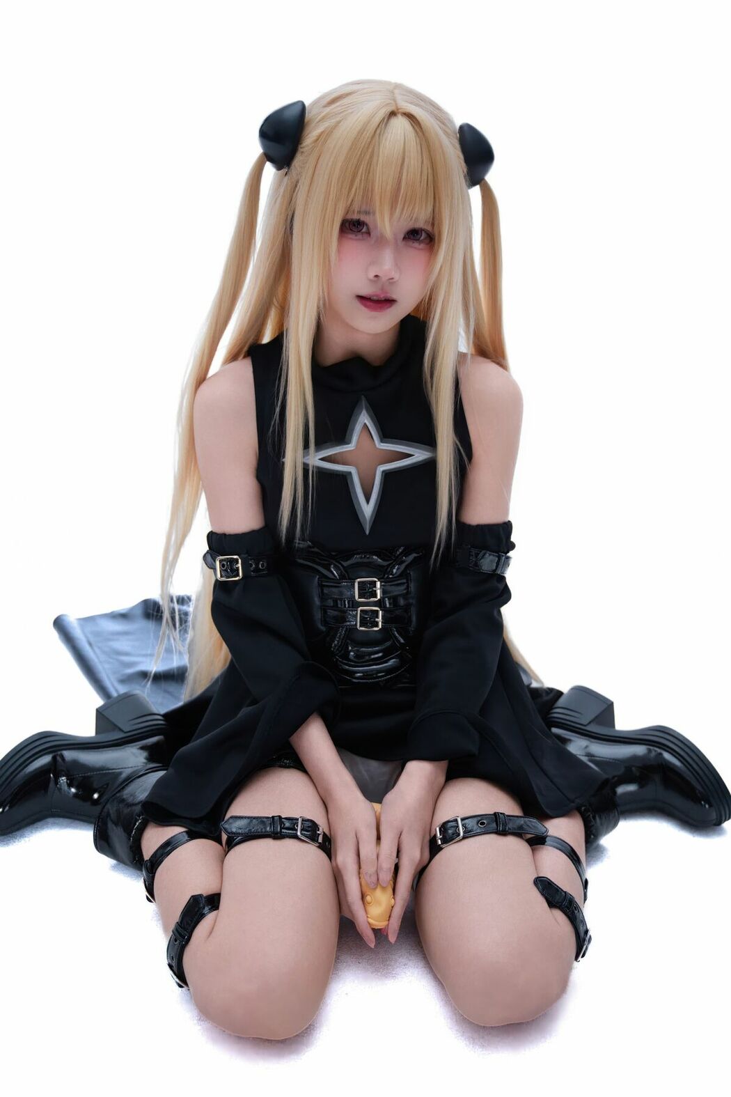Coser@清水凪 – 出包王女 金色暗影 (39P)