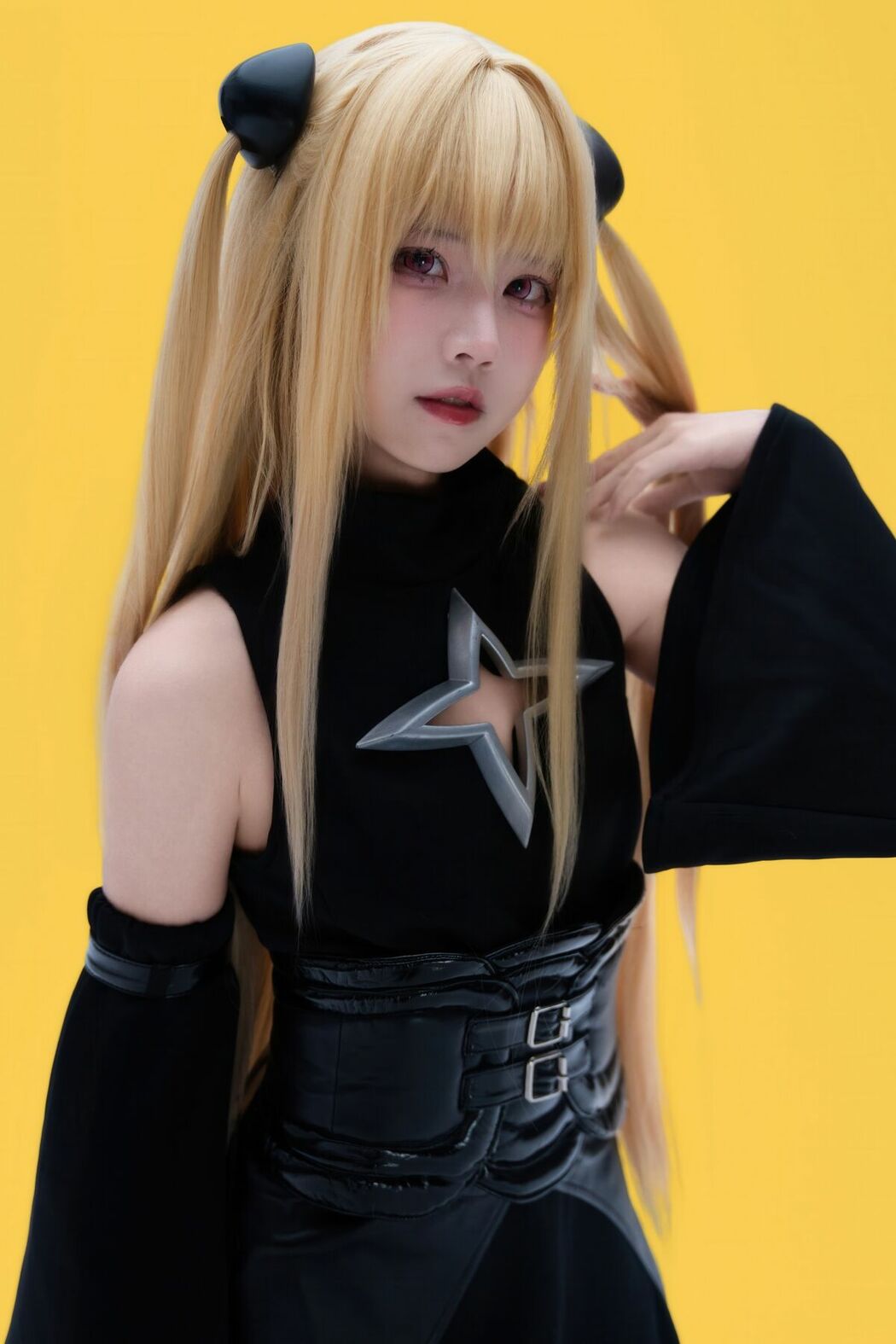 Coser@清水凪 – 出包王女 金色暗影 (39P)