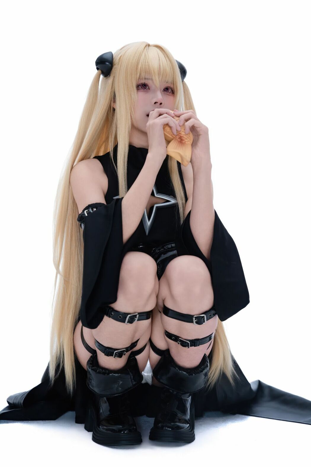 Coser@清水凪 – 出包王女 金色暗影 (39P)
