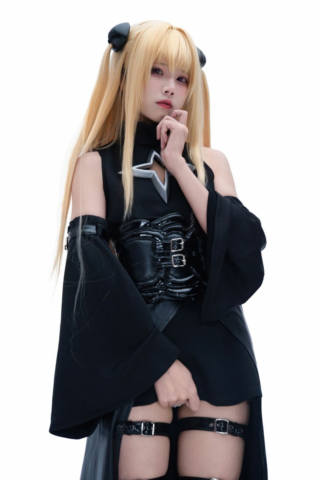 Coser@清水凪 – 出包王女 金色暗影 (39P)