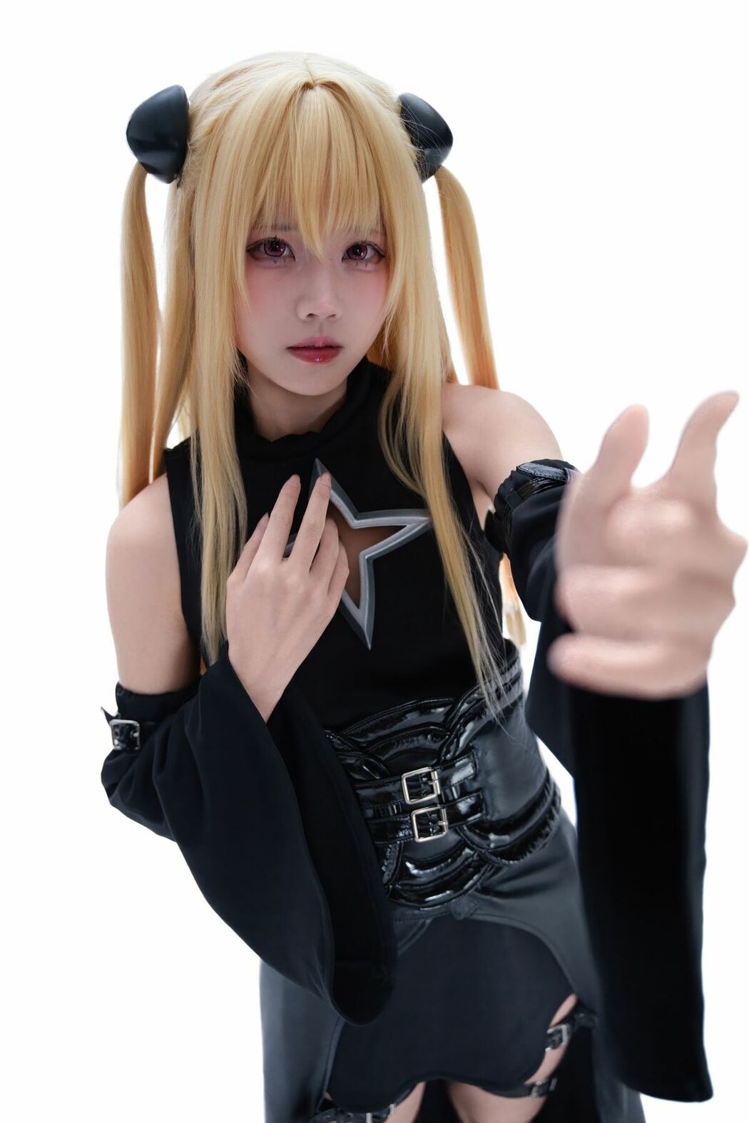 Coser@清水凪 – 出包王女 金色暗影 (39P)