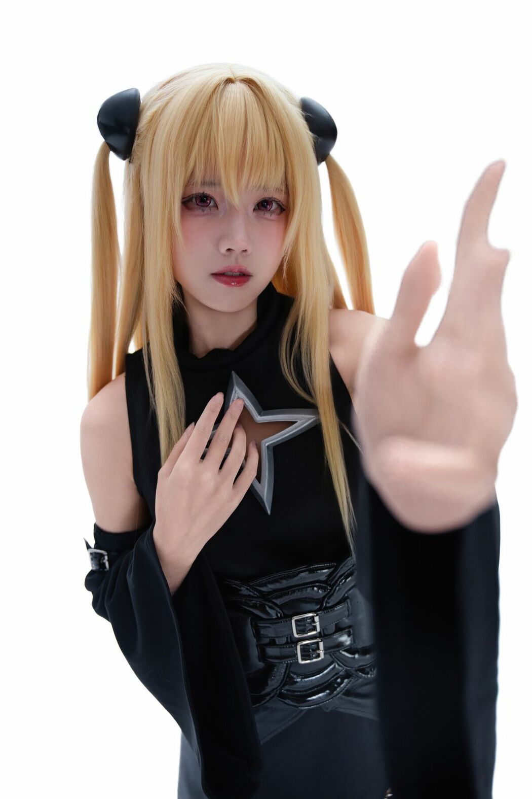 Coser@清水凪 – 出包王女 金色暗影 (39P)