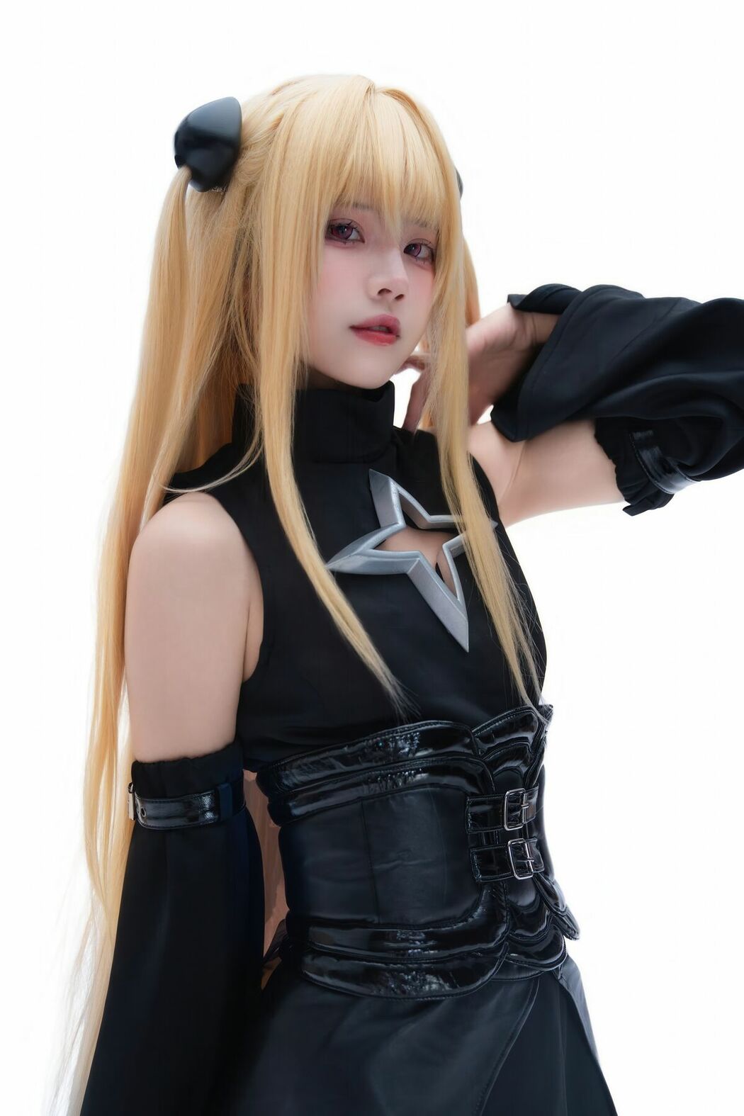 Coser@清水凪 – 出包王女 金色暗影 (39P)